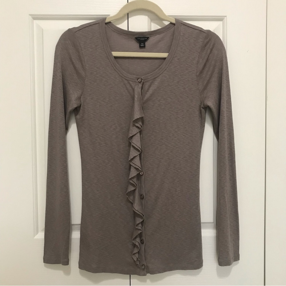Vintage Ann Taylor Taupe Ruffle Button Cardigan Sweater XS - Picture 3 of 15